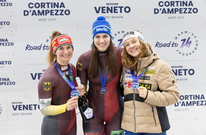 Podium Damen Olympic Test Event Cortina
