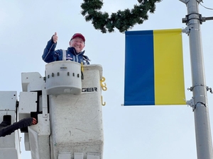 Dimitry Feld, Ukraine flags in Lake Placic Dimitry Feld, Ukraine flags in Lake Placic
