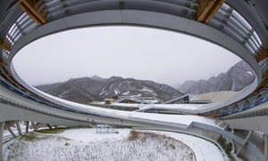 Snow in Yanqing on 7 November Snow in Yanqing on 7 November