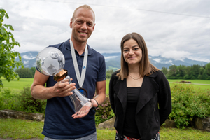 Michael Scheikl und Christina Götschl Pokalübergabe