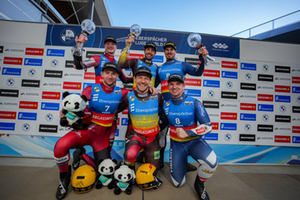 Gesamt-Weltcup Sieger Podium Herren-Doppelsitzer Yanqing 2024/2025 Gesamt-Weltcup Sieger Podium Herren-Doppelsitzer Yanqing 2024/2025